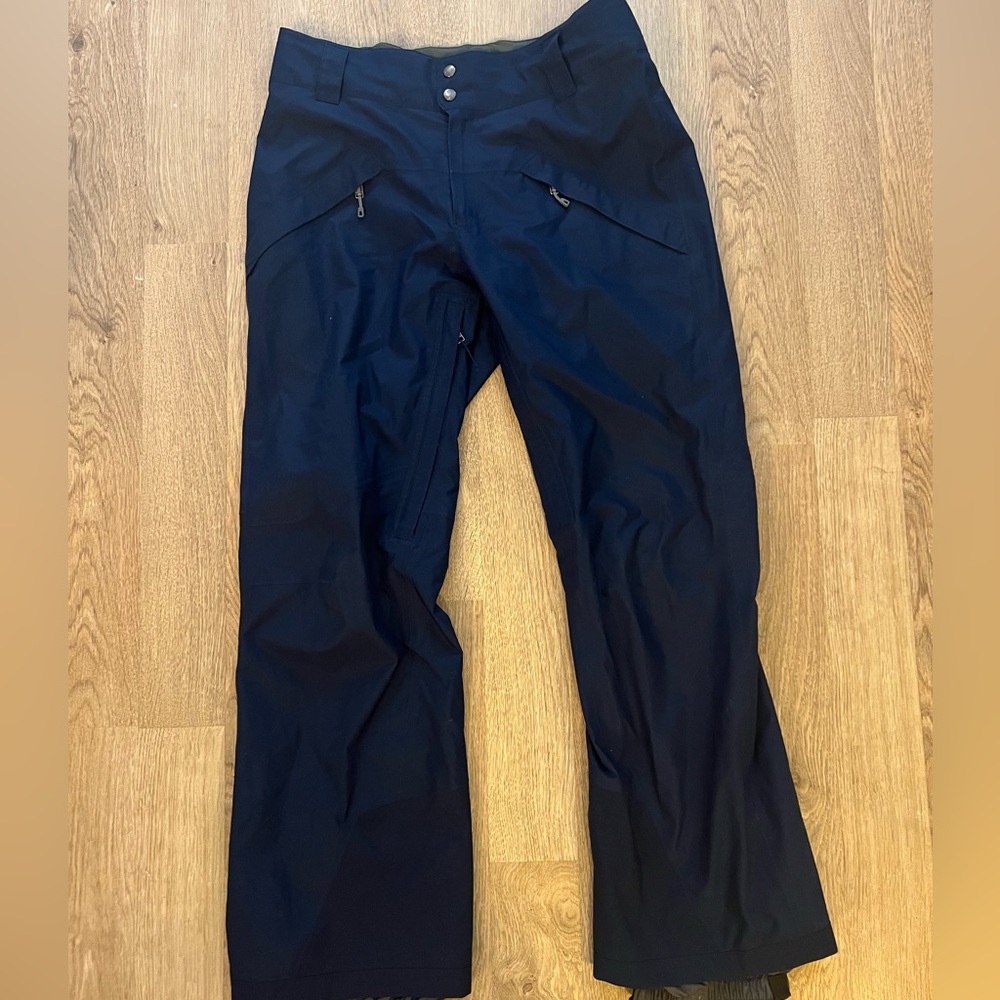 Patagonia Men’s Medium Snowpant - Worn 1/2 a season